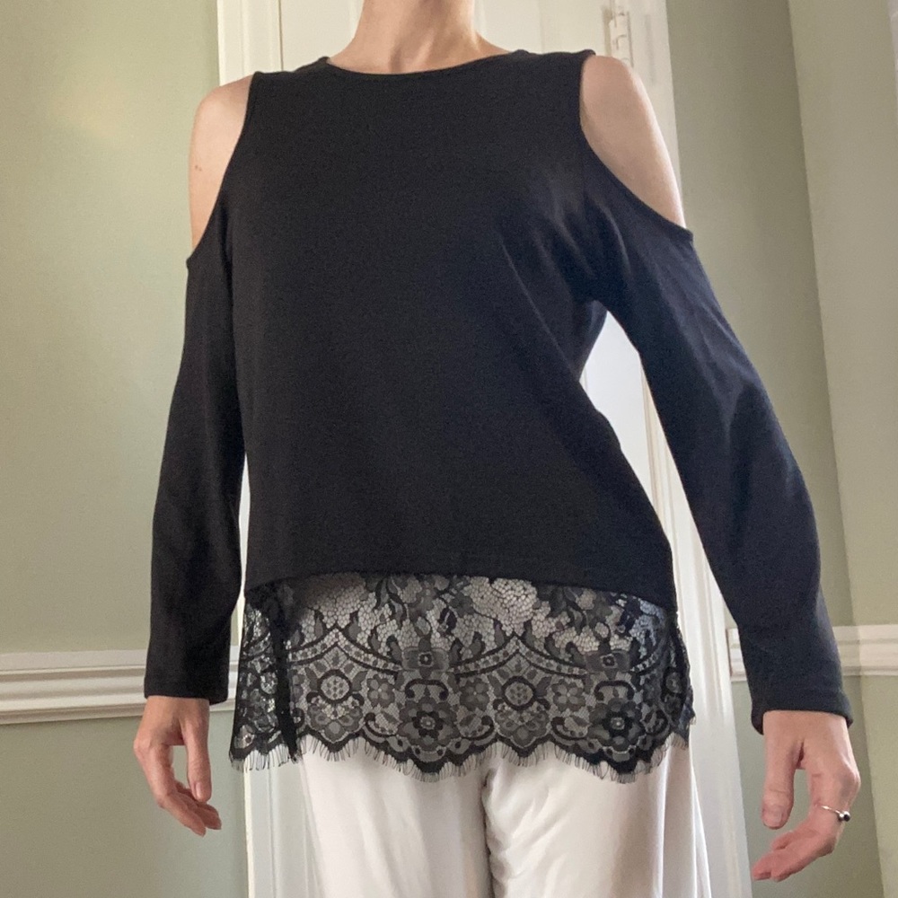 Black cold shoulder top with lace accents M